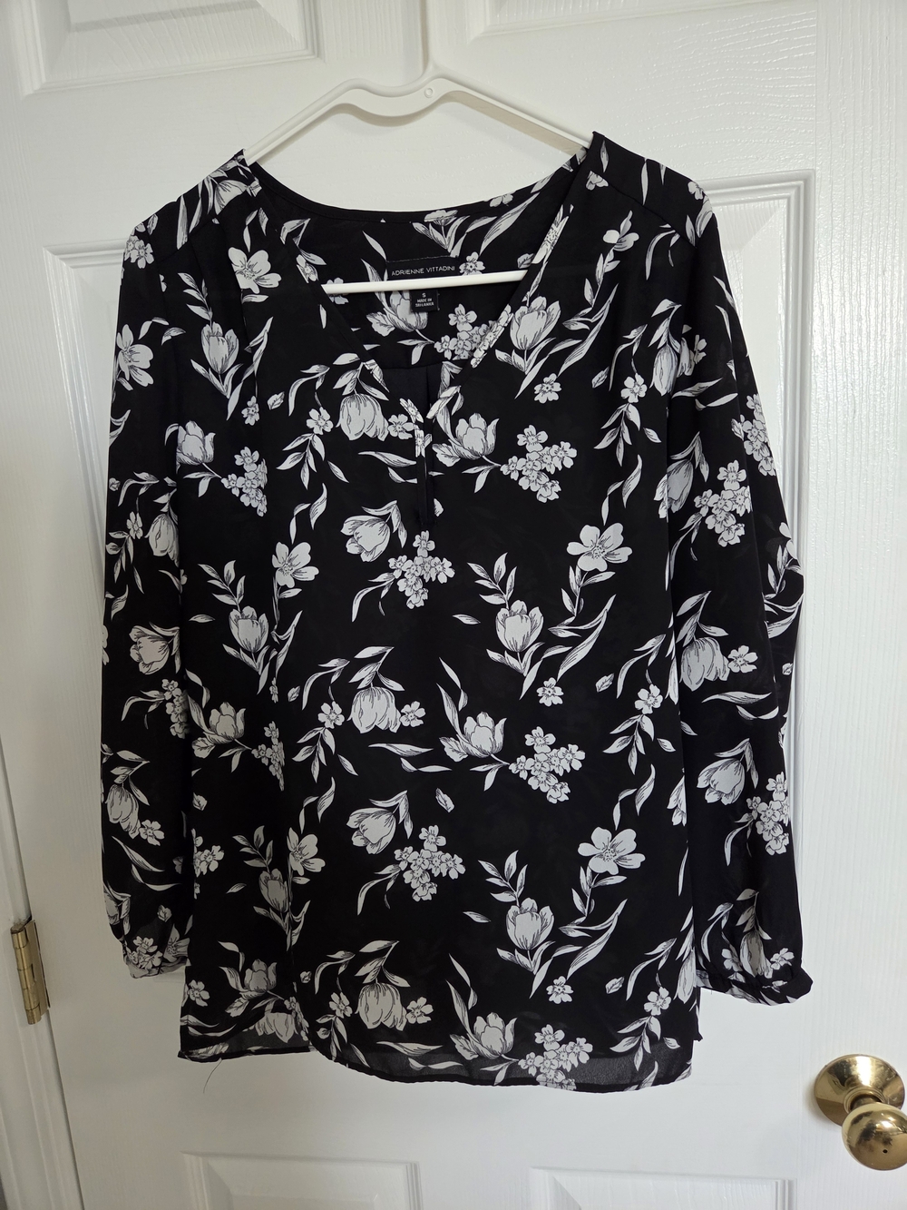 Adrienne Vittadini Black and White Floral V-Neck Blouse